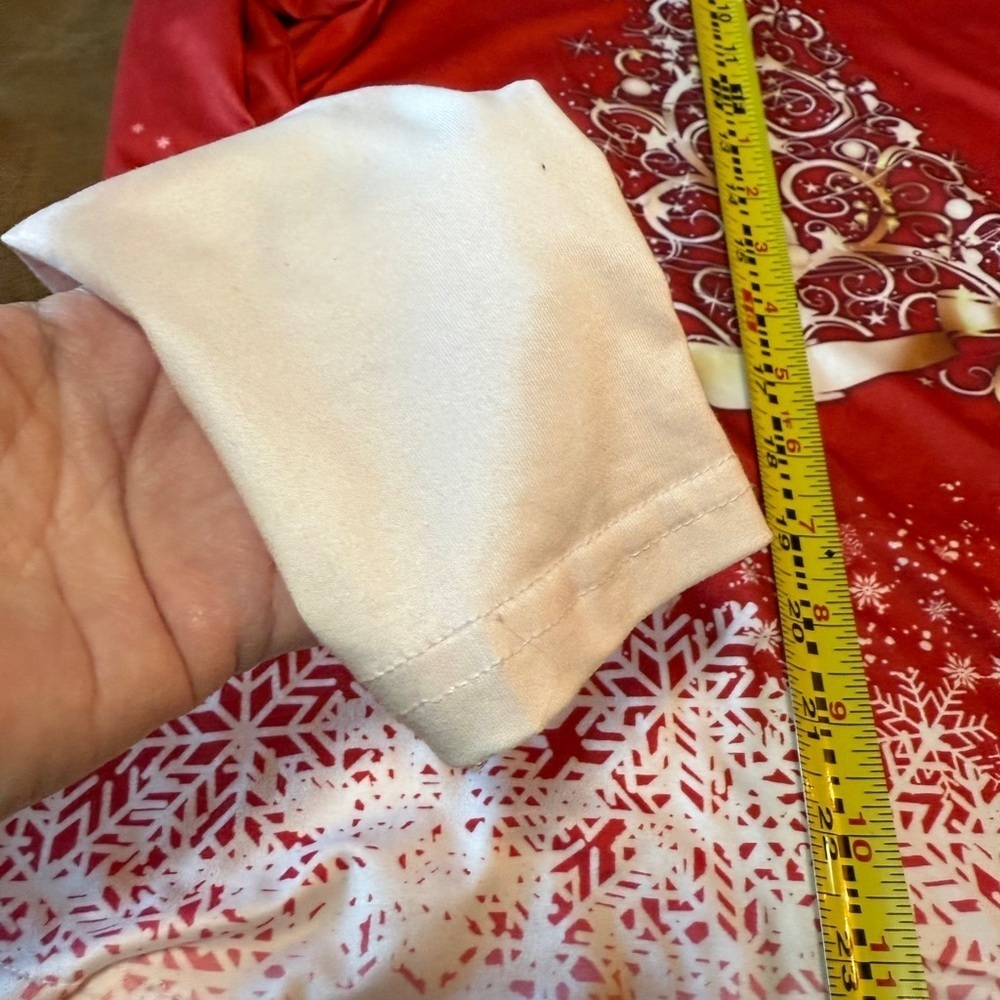 Festive Red and White Holiday Christmas Tree Women's long Sleeved Top Sz M - Picture 7 of 12